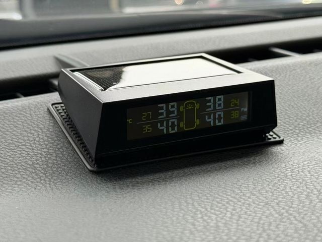 2015 Toyota Corolla Altis 1.8經典版 里程僅跑十三萬  第9張相片