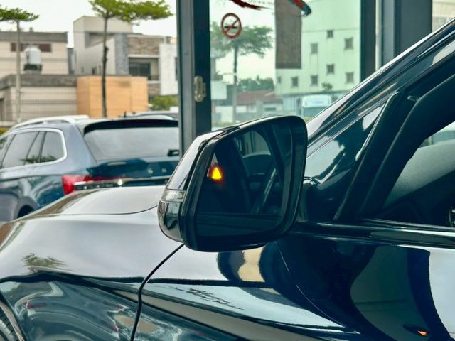 2015 BMW 美規 528i M Sport 里程僅跑十二萬  第5張相片