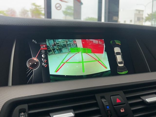 2015 BMW 美規 528i M Sport 里程僅跑十二萬  第11張相片