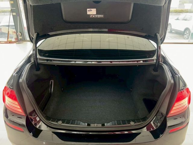 2015 BMW 美規 528i M Sport 里程僅跑十二萬  第18張相片