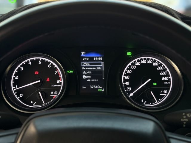 2023 Toyota 小改款 8.5 代 Camry 2.0尊爵版 一手車 原廠保固中 超低里程僅跑三萬七 加裝抬顯  第8張相片