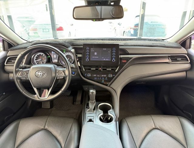 2023 Toyota 小改款 8.5 代 Camry 2.0尊爵版 一手車 原廠保固中 超低里程僅跑三萬七 加裝抬顯  第14張相片