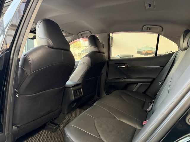 2023 Toyota 小改款 8.5 代 Camry 2.0尊爵版 一手車 原廠保固中 超低里程僅跑三萬七 加裝抬顯  第15張相片
