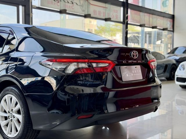 2023 Toyota 小改款 8.5 代 Camry 2.0尊爵版 一手車 原廠保固中 超低里程僅跑三萬七 加裝抬顯  第17張相片