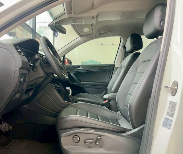 2024 VW Tiguan 280 TSI Elegance Premium 一手車 原廠保養 保固中 里程僅一萬四  第5張相片