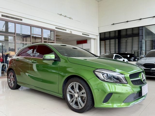 2015 / 16 年式 M-Benz 小改款 A180 里程僅跑十萬  第1張相片