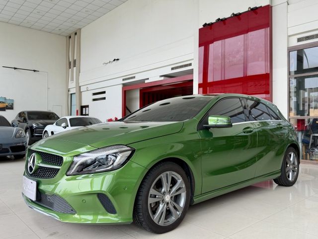 2015 / 16 年式 M-Benz 小改款 A180 里程僅跑十萬  第3張相片
