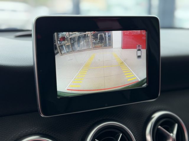 2015 / 16 年式 M-Benz 小改款 A180 里程僅跑十萬  第9張相片