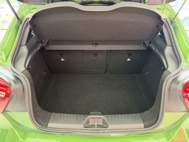 2015 / 16 年式 M-Benz 小改款 A180 里程僅跑十萬  第15張相片