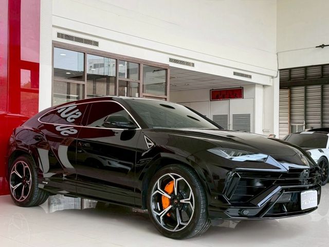 24 年式 Lamborghini Urus S 總代理 一手車 原廠保固中 選配 506 萬 超低里程僅跑四千四  第1張相片