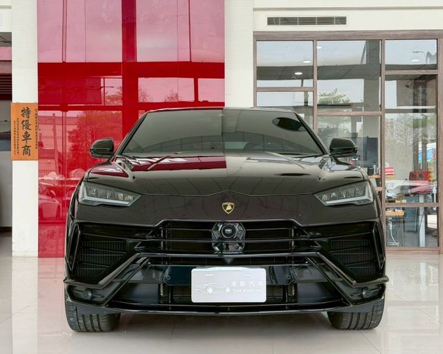 24 年式 Lamborghini Urus S 總代理 一手車 原廠保固中 選配 506 萬 超低里程僅跑四千四  第2張相片