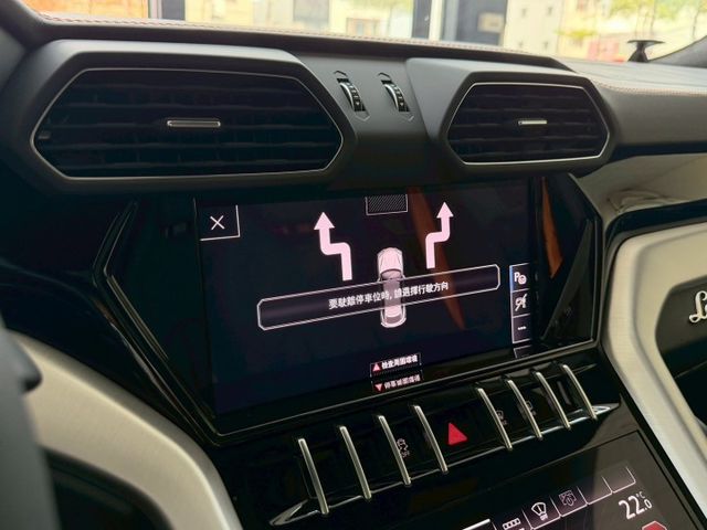 24 年式 Lamborghini Urus S 總代理 一手車 原廠保固中 選配 506 萬 超低里程僅跑四千四  第11張相片