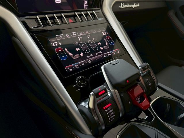 24 年式 Lamborghini Urus S 總代理 一手車 原廠保固中 選配 506 萬 超低里程僅跑四千四  第13張相片