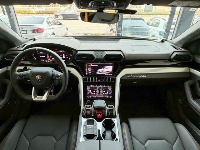24 年式 Lamborghini Urus S 總代理 一手車 原廠保固中 選配 506 萬 超低里程僅跑四千四  第14張相片