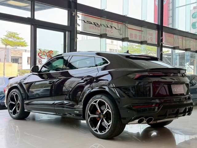 24 年式 Lamborghini Urus S 總代理 一手車 原廠保固中 選配 506 萬 超低里程僅跑四千四  第17張相片