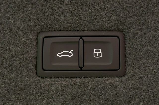 24 年式 Lamborghini Urus S 總代理 一手車 原廠保固中 選配 506 萬 超低里程僅跑四千四  第18張相片