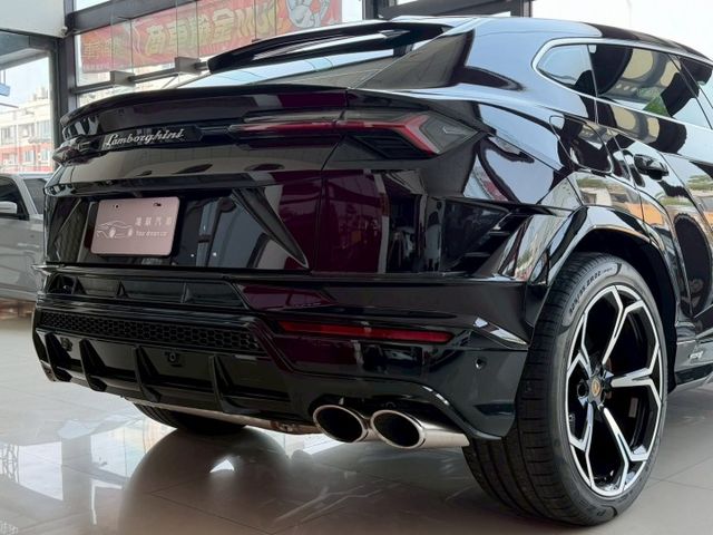 24 年式 Lamborghini Urus S 總代理 一手車 原廠保固中 選配 506 萬 超低里程僅跑四千四  第19張相片