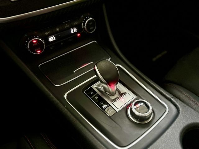 2016 M-Benz A-Class 小改款 AMG A45 4MATIC  里程僅跑十三萬五  第9張相片