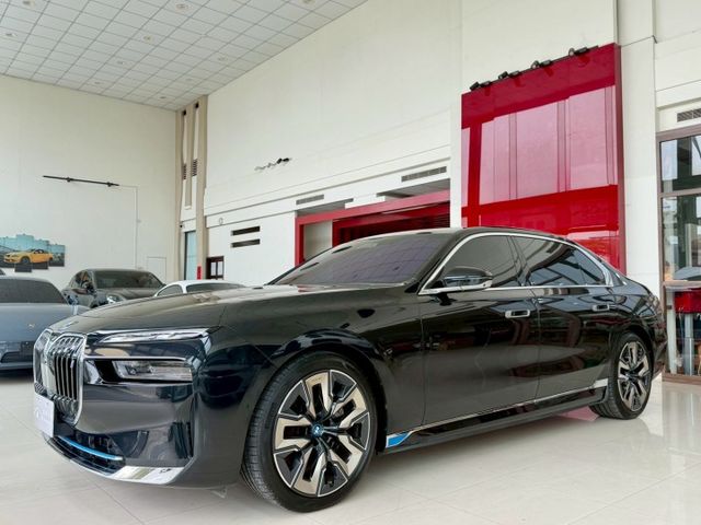 2023 BMW i7 xDrive60 Excellence 一手車 原廠保固中 超低里程僅跑三萬二  第3張相片