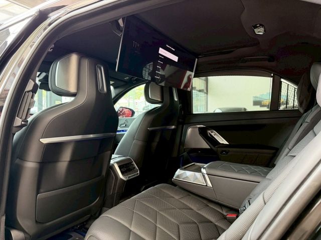 2023 BMW i7 xDrive60 Excellence 一手車 原廠保固中 超低里程僅跑三萬二  第18張相片