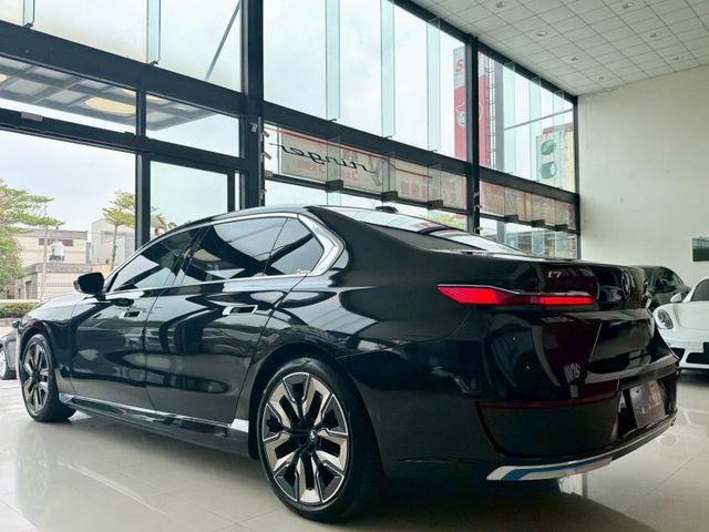 2023 BMW i7 xDrive60 Excellence 一手車 原廠保固中 超低里程僅跑三萬二  第19張相片