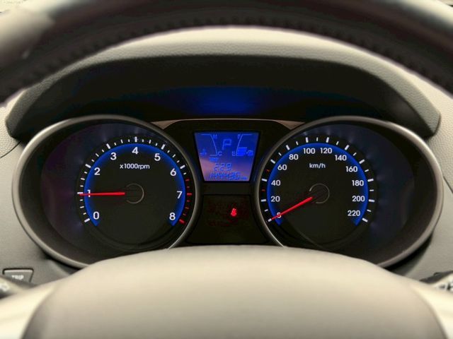 2014 Hyundai ix35 2.0尊貴型 一手車 里程僅跑十四萬四  第7張相片