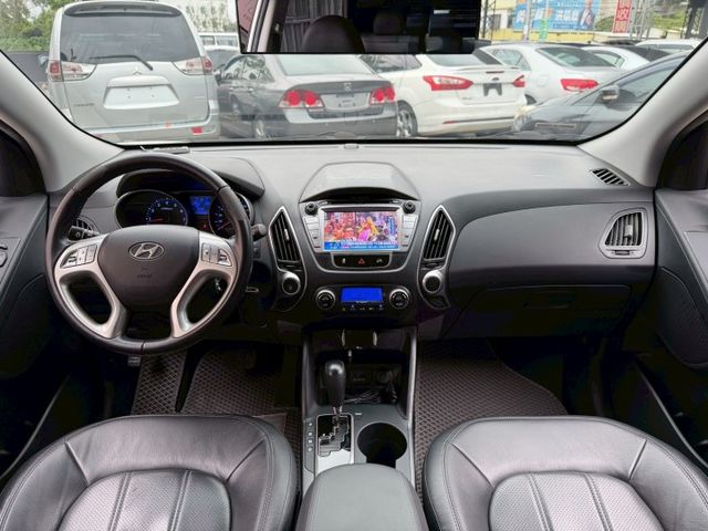 2014 Hyundai ix35 2.0尊貴型 一手車 里程僅跑十四萬四  第11張相片
