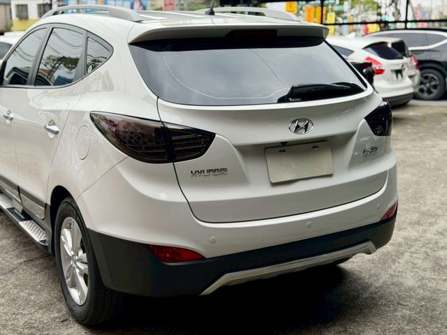 2014 Hyundai ix35 2.0尊貴型 一手車 里程僅跑十四萬四  第14張相片