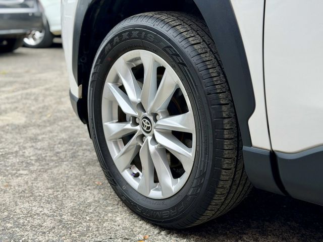 2021 Toyota Corolla Cross 1.8豪華版 一手車 里程十一萬  第4張相片