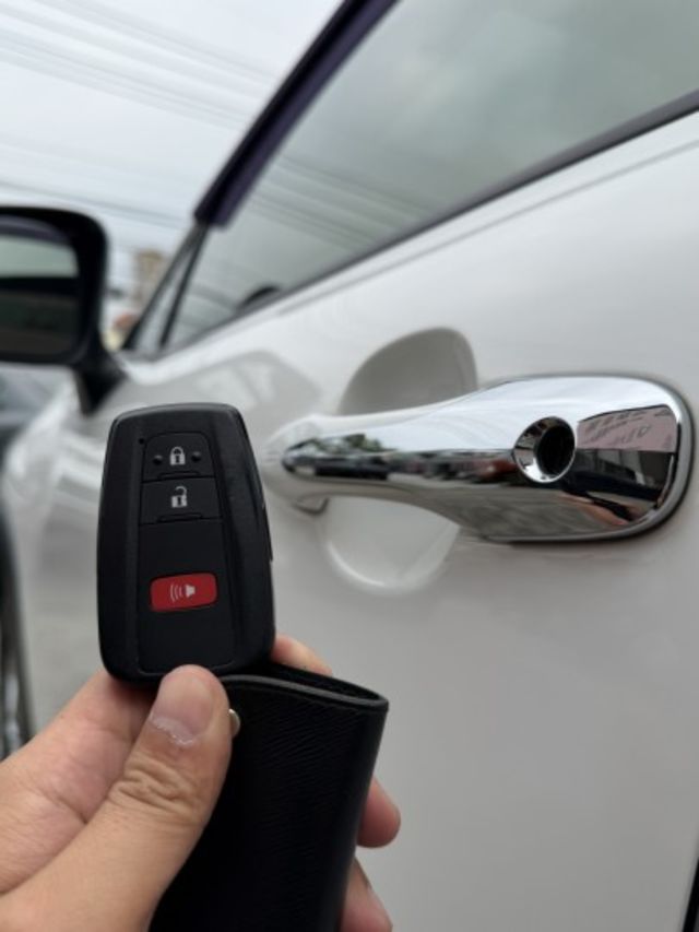 2021 Toyota Corolla Cross 1.8豪華版 一手車 里程十一萬  第5張相片