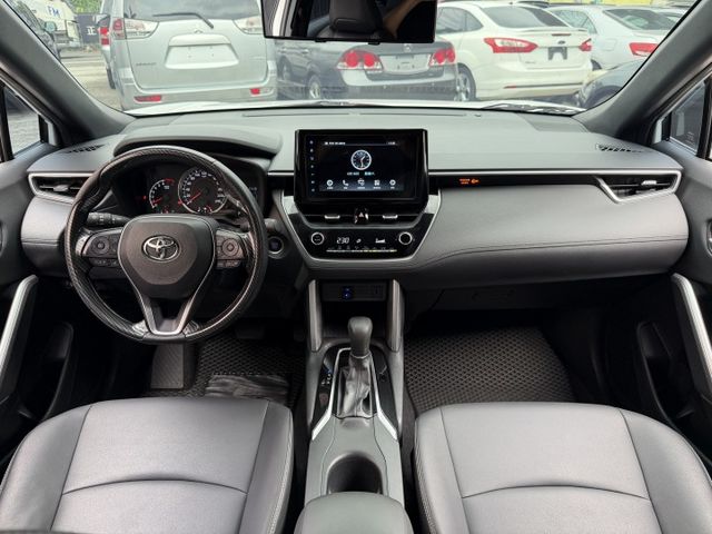 2021 Toyota Corolla Cross 1.8豪華版 一手車 里程十一萬  第10張相片