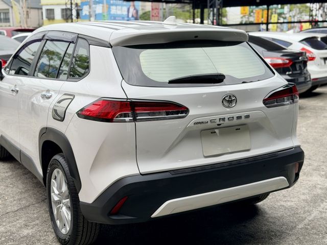 2021 Toyota Corolla Cross 1.8豪華版 一手車 里程十一萬  第13張相片