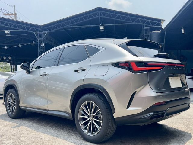 2022 Lexus NX 200豪華版 原廠保養  LSS+ 3.0智動駕駛輔助系統  第17張相片