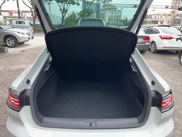 2021 Volkswagen Arteon Fastback 330 TSI Elegance 原廠保養  第19張相片