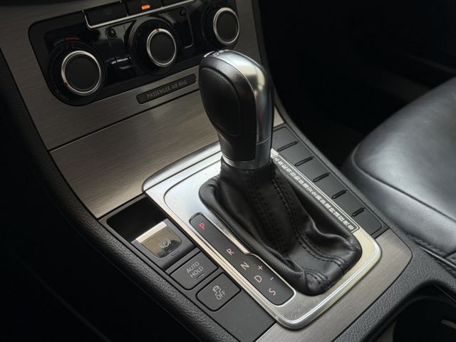 2011 Volkswagen Passat Sedan 1.8 TSI CL 一手車 全原廠保養 里程僅跑九萬八  第10張相片