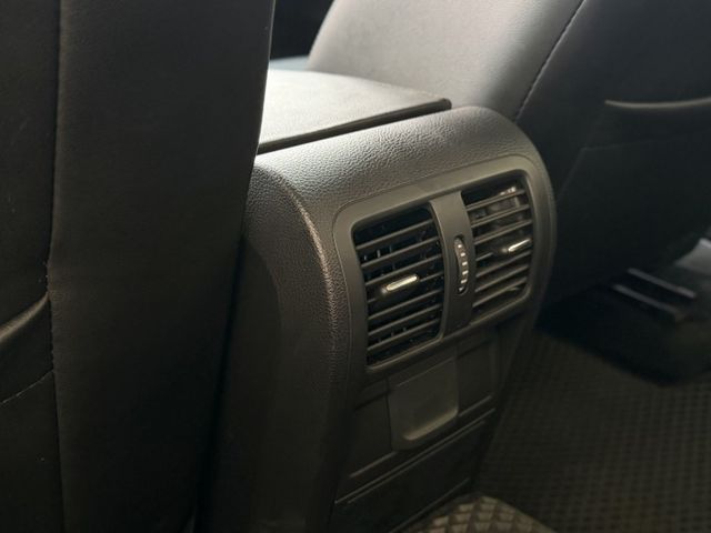 2011 Volkswagen Passat Sedan 1.8 TSI CL 一手車 全原廠保養 里程僅跑九萬八  第13張相片