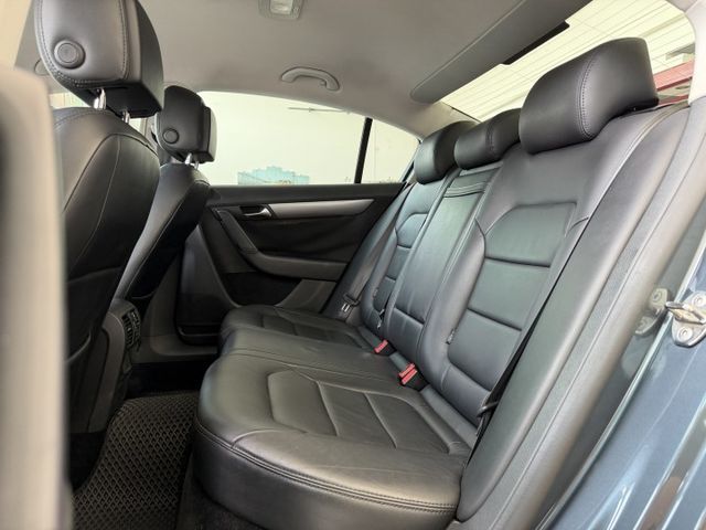 2011 Volkswagen Passat Sedan 1.8 TSI CL 一手車 全原廠保養 里程僅跑九萬八  第14張相片