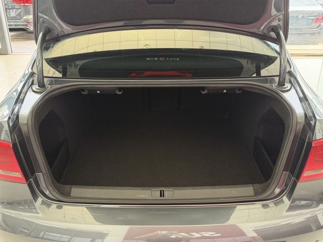 2011 Volkswagen Passat Sedan 1.8 TSI CL 一手車 全原廠保養 里程僅跑九萬八  第16張相片