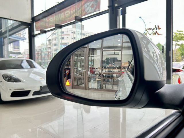 2022/23年式 M-Benz C-Class Sedan C200 總代理 里程僅跑二萬四  第17張相片