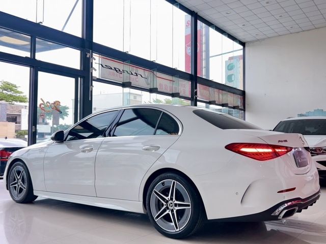 2022/23年式 M-Benz C-Class Sedan C200 總代理 里程僅跑二萬四  第18張相片