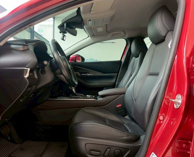 20 年式 Mazda CX-30 2.0旗艦進化型 原廠保養 里程僅跑七萬三 IKEY BOSE音響 電動椅 電動尾門  第6張相片