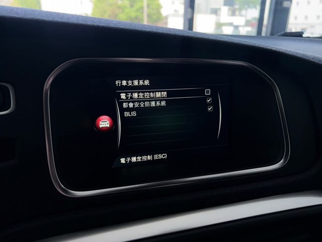 2016 Volvo V40 T3豪華版 里程僅跑十一萬二  第7張相片