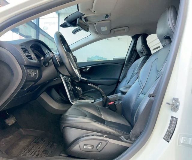 2016 Volvo V40 T3豪華版 里程僅跑十一萬二  第9張相片