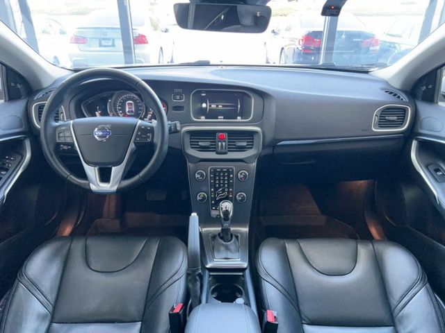 2016 Volvo V40 T3豪華版 里程僅跑十一萬二  第11張相片