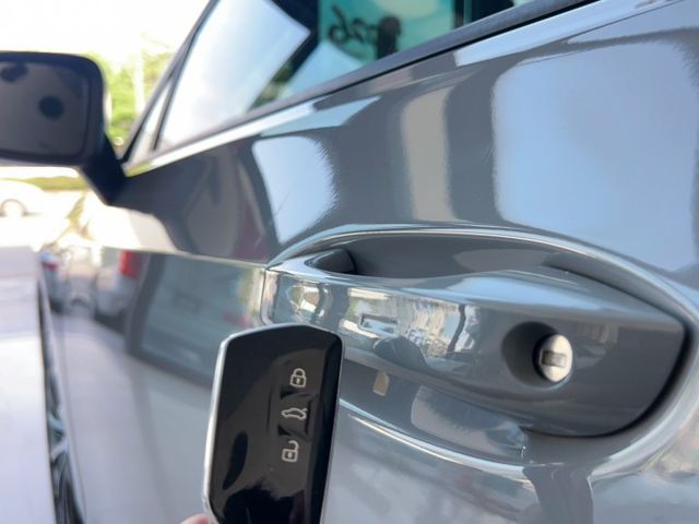 2023 Volkswagen Golf 230 eTSI Life 一手車 原廠保養 原廠保固中 里程僅跑二萬  第18張相片