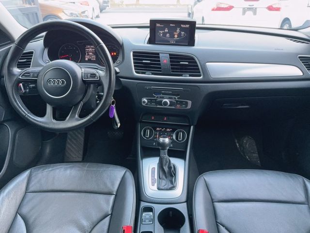 2015 Audi Q3 30 TFSI 超低里程僅跑六萬八 HID頭燈  第12張相片