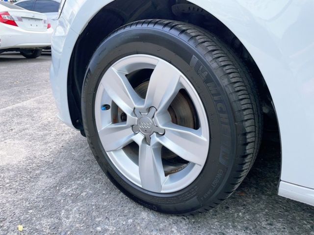 2015 Audi 小改款 A1 25 TFSI Sportback 認證車 超低里程僅跑八萬一  第4張相片
