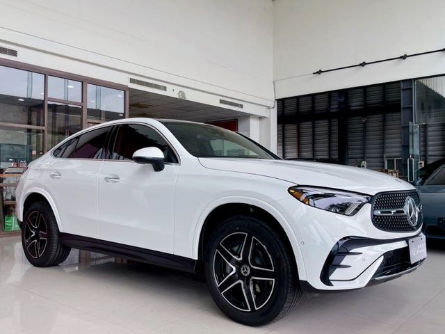 2025 M-Benz 加規未領牌 GLC300 4MATIC Coupe 全新加規未領牌 多樣選配 里程僅跑兩百公里  第1張相片