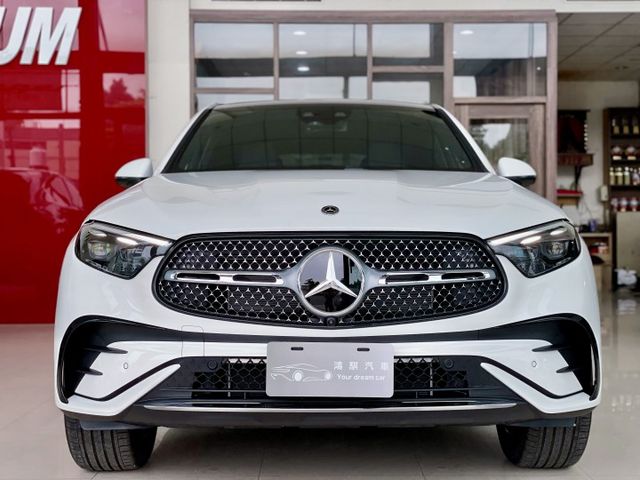 2025 M-Benz 加規未領牌 GLC300 4MATIC Coupe 全新加規未領牌 多樣選配 里程僅跑兩百公里  第2張相片