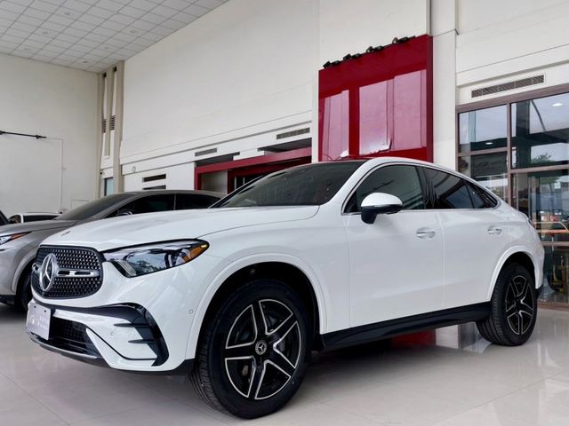 2025 M-Benz 加規未領牌 GLC300 4MATIC Coupe 全新加規未領牌 多樣選配 里程僅跑兩百公里  第3張相片